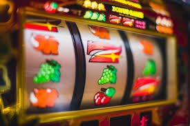 Tampilan layar permainan slot Aviator dan Sweet Bonanza di tokowendigg